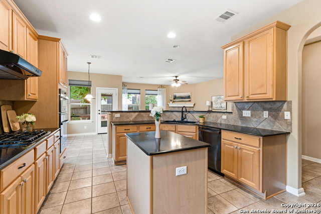 Listing photo id 12 for 23740 Beaver Creek