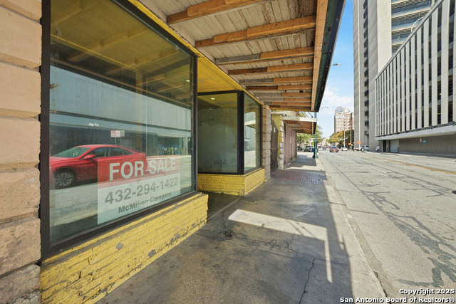 Image 4 of 27 For 111-113 Flores St N