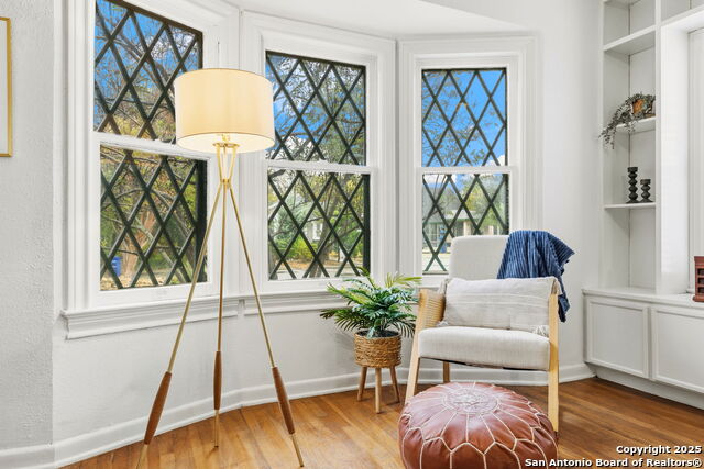 Listing photo id 8 for 2031 Summit W