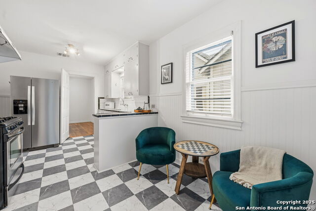 Listing photo id 16 for 2031 Summit W