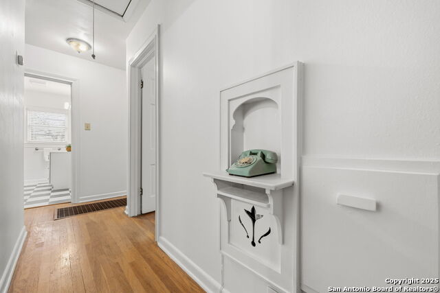 Listing photo id 25 for 2031 Summit W