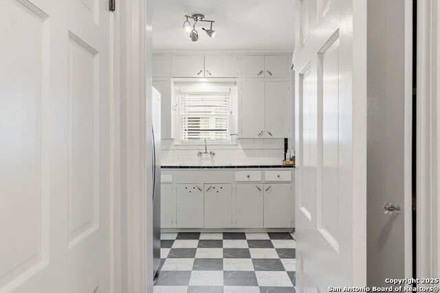 Listing photo id 26 for 2031 Summit W