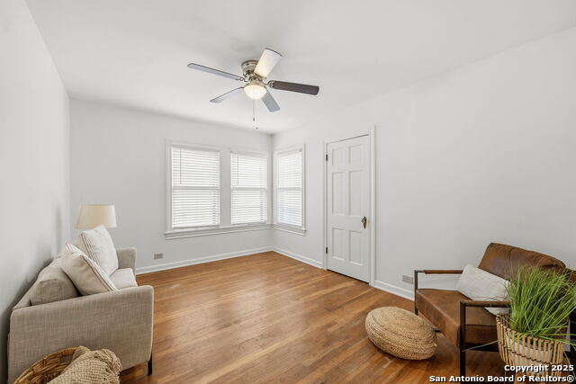 Listing photo id 27 for 2031 Summit W