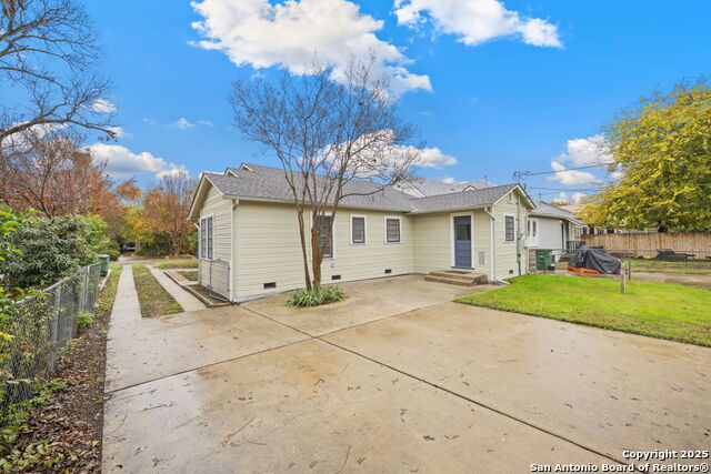 Listing photo id 30 for 2031 Summit W