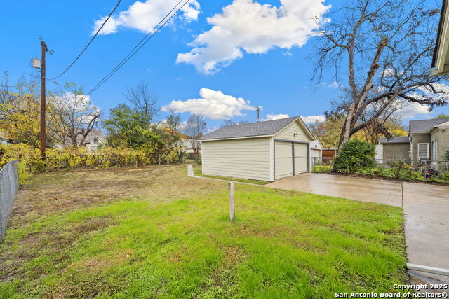 Listing photo id 33 for 2031 Summit W