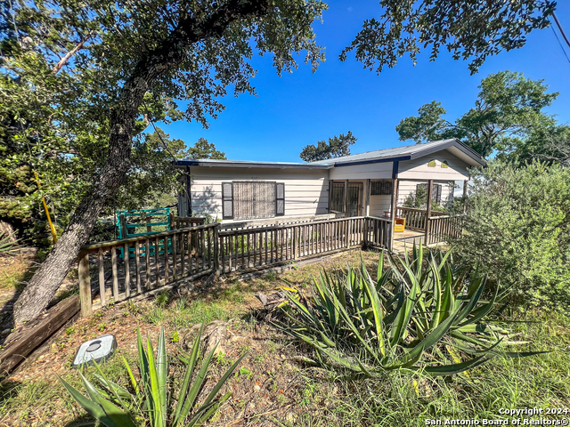 Details for 1555 Arrowhead Dr, Canyon Lake, TX 78133