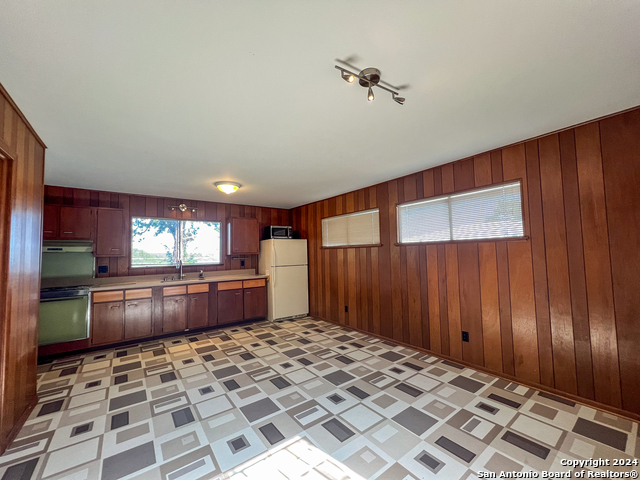 Image 5 of 11 For 1555 Arrowhead Dr