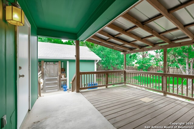 Image 22 of 35 For 1737 Scenic View Dr