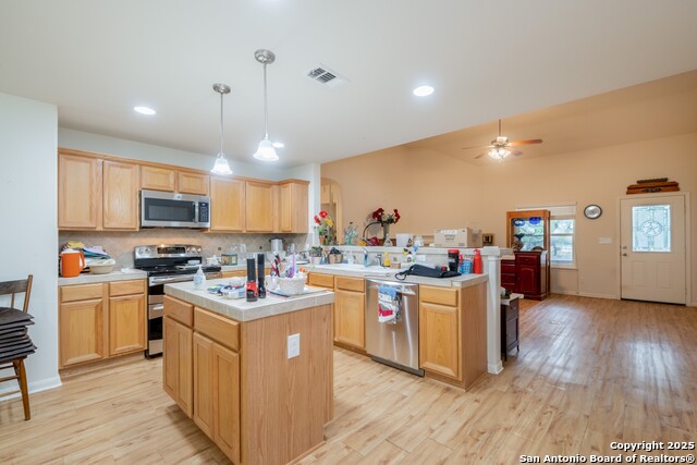 Image 5 of 35 For 1737 Scenic View Dr