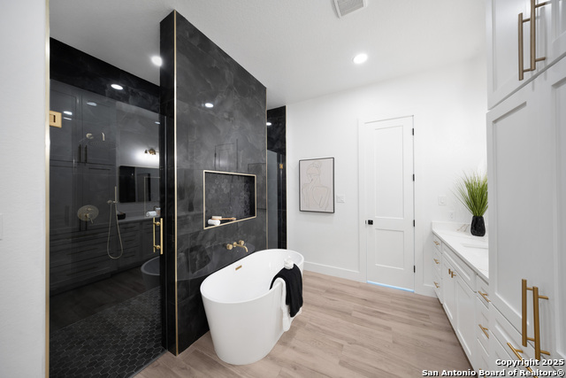 Image 31 of 50 For 222 Double Creek Loop