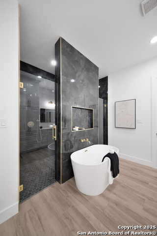 Image 32 of 50 For 222 Double Creek Loop