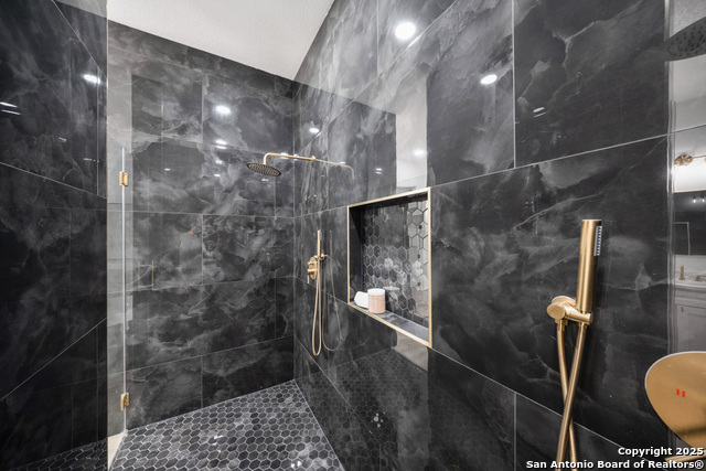 Image 33 of 50 For 222 Double Creek Loop