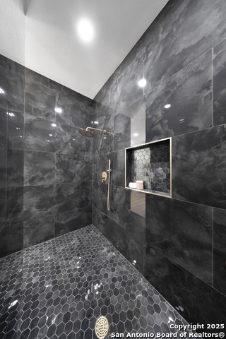 Image 34 of 50 For 222 Double Creek Loop