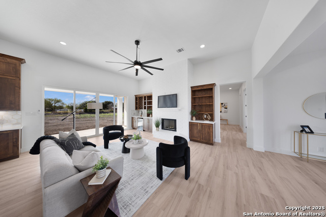 Image 9 of 50 For 222 Double Creek Loop