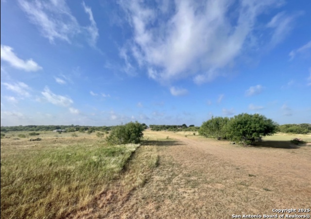 Details for 02 Hillcrest Dr, Moore, TX 78057