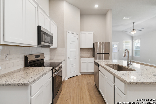 Listing photo id 13 for 414 Cross Barn Blvd