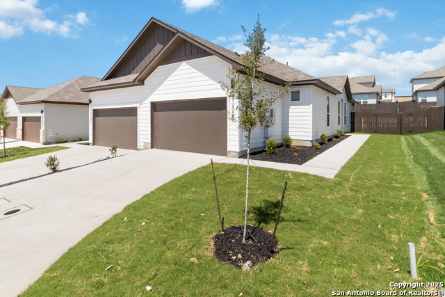 Listing photo id 0 for 414 Cross Barn Blvd