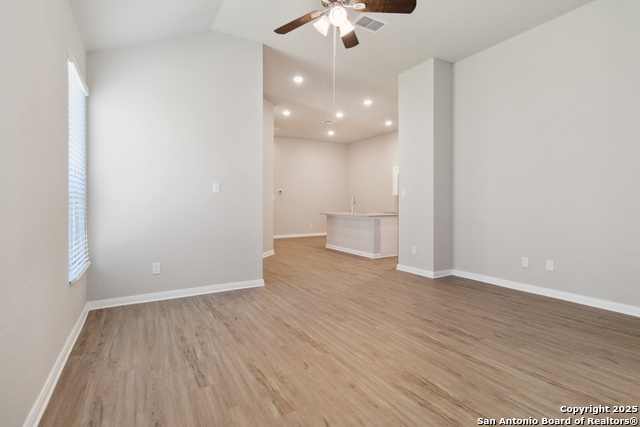 Listing photo id 7 for 414 Cross Barn Blvd