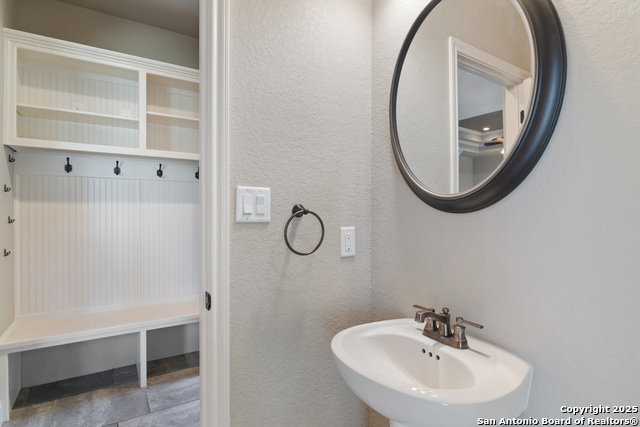 Listing photo id 20 for 112 Elk Run  