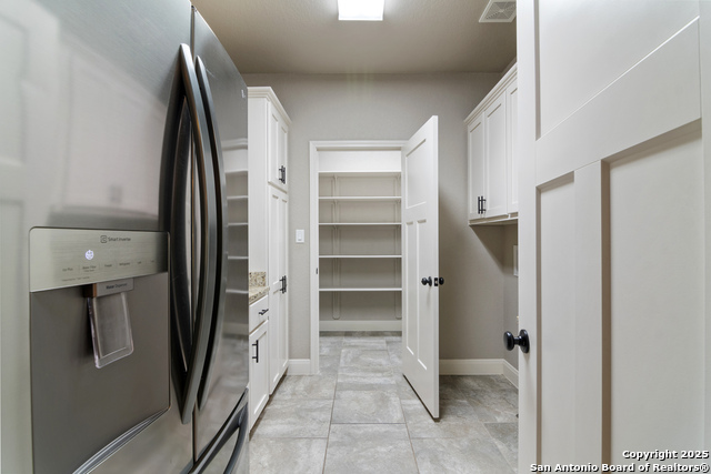 Listing photo id 21 for 112 Elk Run  