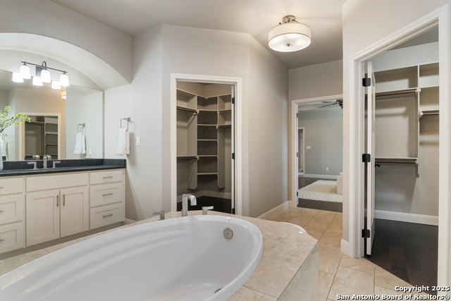 Listing photo id 27 for 112 Elk Run  