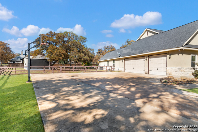 Listing photo id 49 for 112 Elk Run  