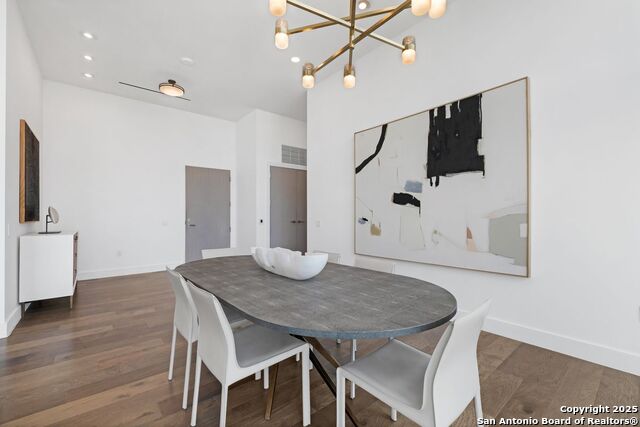 Image 11 of 31 For 123 Lexington  Unit 1806