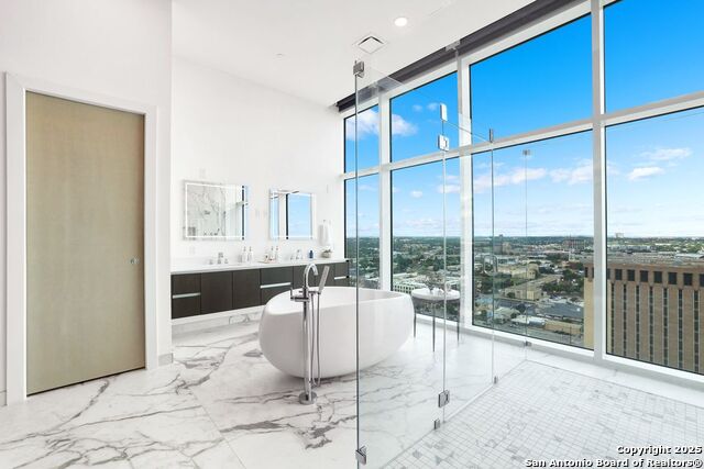 Image 17 of 31 For 123 Lexington  Unit 1806