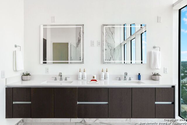 Image 18 of 31 For 123 Lexington  Unit 1806