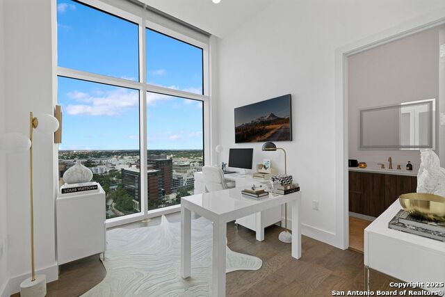 Image 22 of 31 For 123 Lexington  Unit 1806