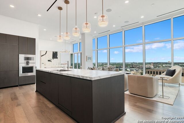 Image 8 of 31 For 123 Lexington  Unit 1806