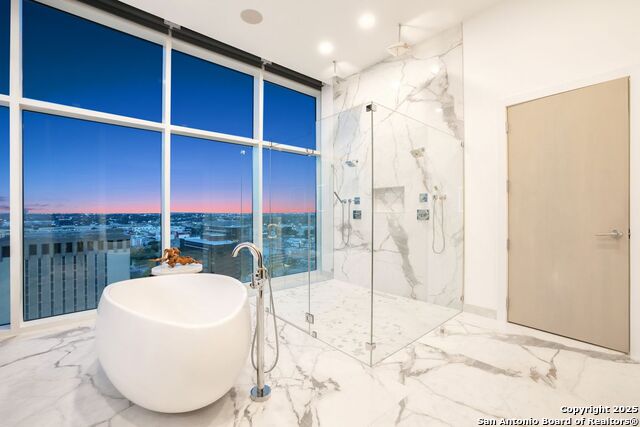 Listing photo id 14 for 123 Lexington  1806