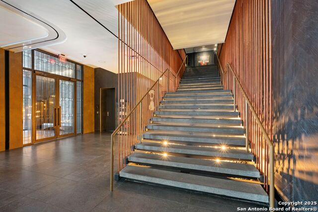 Listing photo id 27 for 123 Lexington  1806