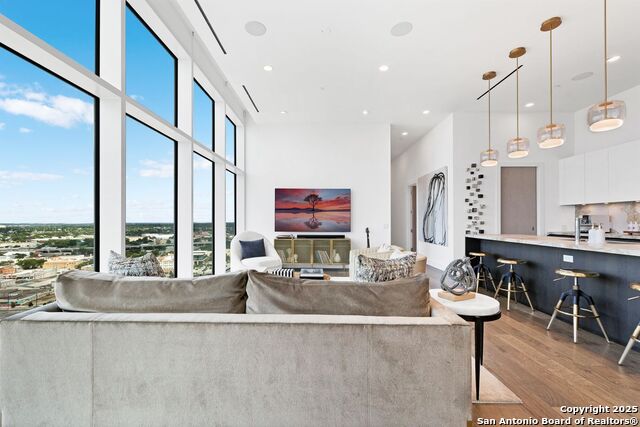 Listing photo id 1 for 123 Lexington  1806