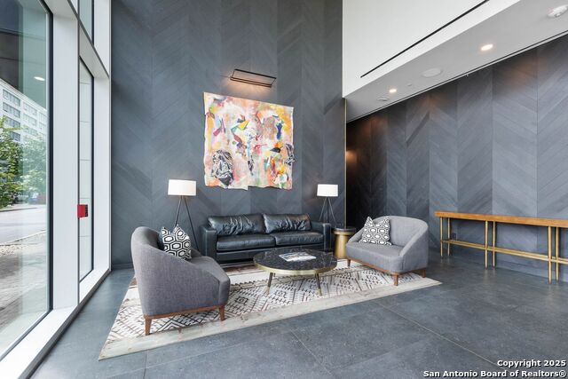 Listing photo id 28 for 123 Lexington  1806