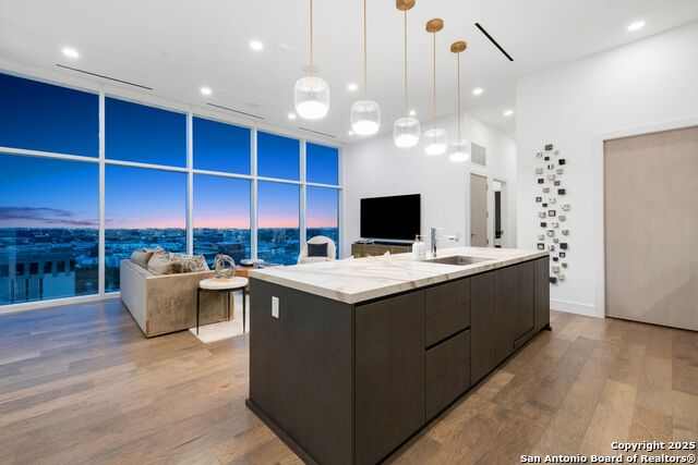 Listing photo id 7 for 123 Lexington  1806