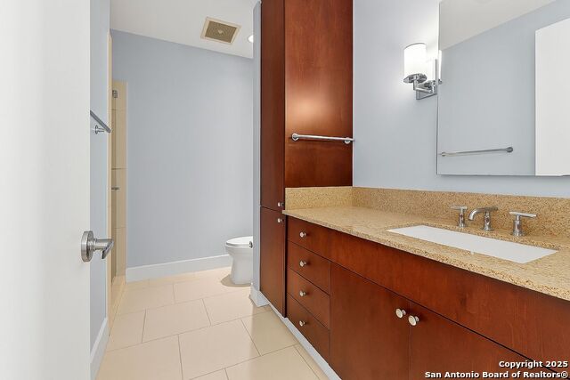 Image 16 of 29 For 610 Market E Unit 2811