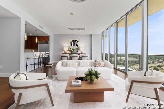 Image 2 of 29 For 610 Market E Unit 2811