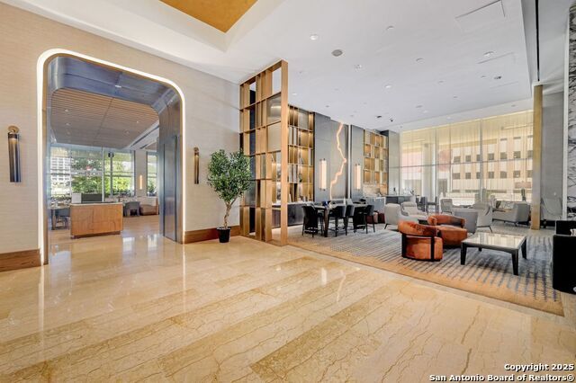 Image 25 of 29 For 610 Market E Unit 2811