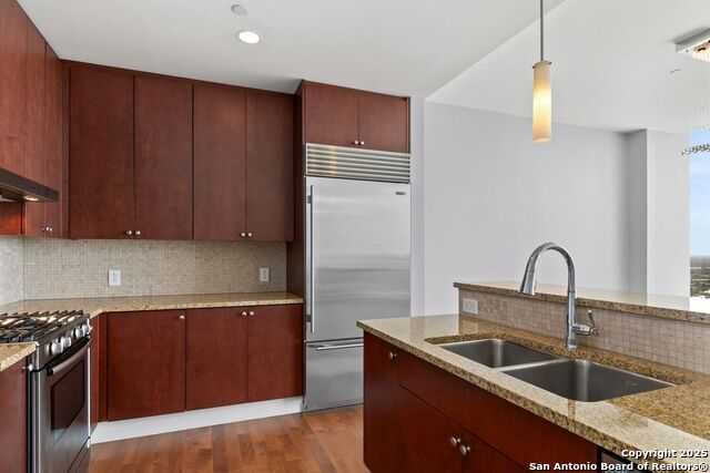 Image 8 of 29 For 610 Market E Unit 2811