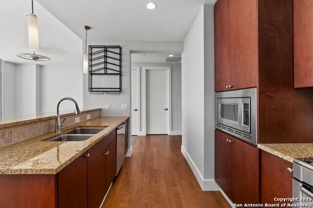 Image 9 of 29 For 610 Market E Unit 2811