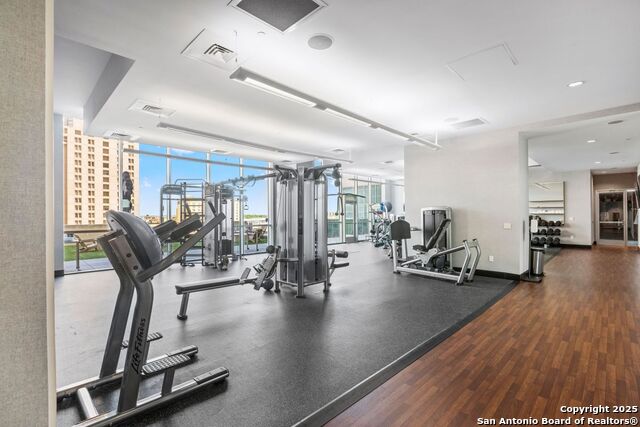 Image 15 of 24 For 610 Market E Unit 2818