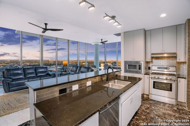 Image 2 of 24 For 610 Market E Unit 2818