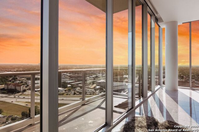 Image 3 of 24 For 610 Market E Unit 2818