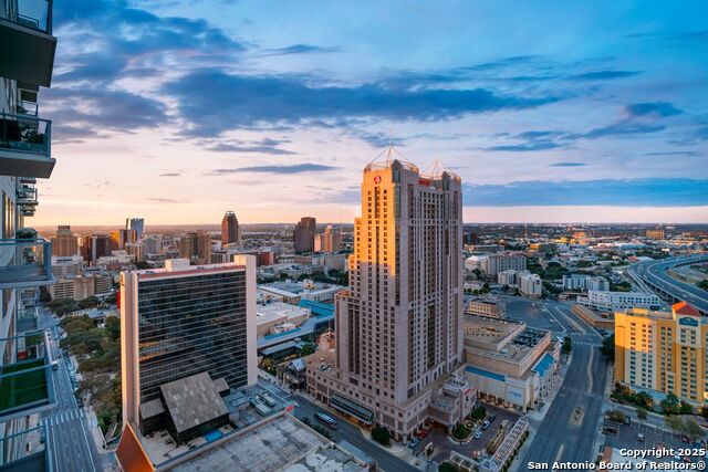 Image 4 of 24 For 610 Market E Unit 2818