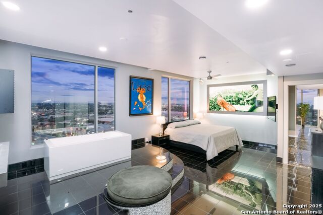 Image 8 of 24 For 610 Market E Unit 2818