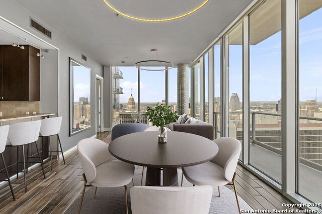 Image 3 of 26 For 610 Market E Unit 2508