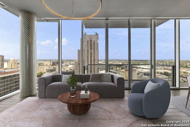 Image 4 of 26 For 610 Market E Unit 2508