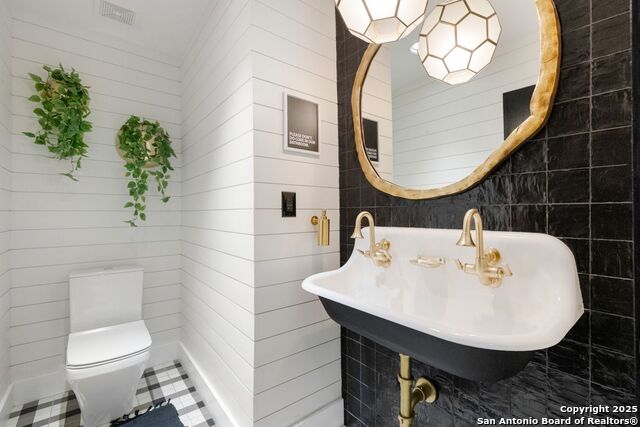 Image 16 of 38 For 301 Primrose Place