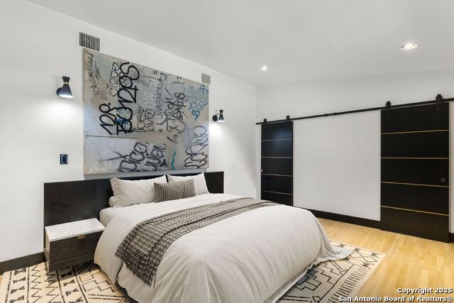 Image 21 of 38 For 301 Primrose Place